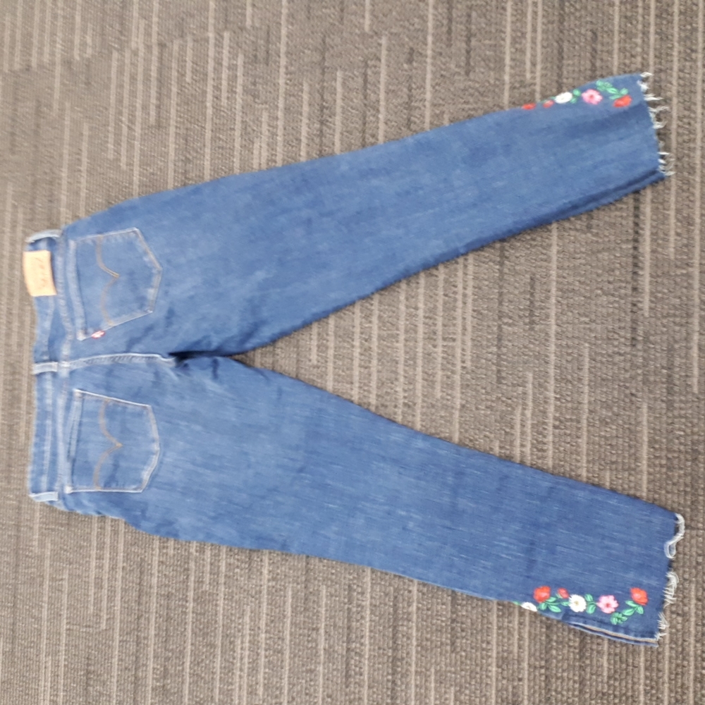 Levis 711 Skinny Embroidered Jean Size 30